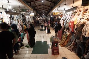 Pasar Beringharjo Yogyakarta: Suasana Pasar Beringharjo di Malam Hari