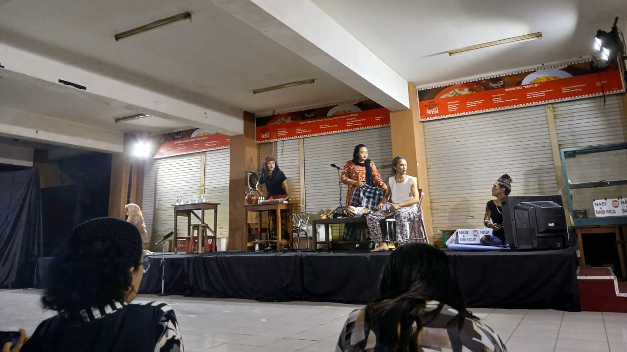 Kilau “Pasar Pahing”:Ketika Isu 2010 Dihidupkan Kembali oleh UKPS Bengkel Sastra