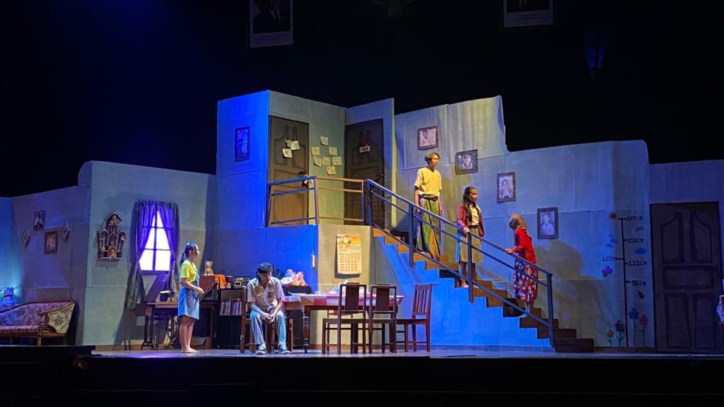 Entah Kapan Kusebut Itu Rumah: Pentas Besar Teater Seriboe Djendela 2026, Hadir Menjadi Kisah yang Relate Bagi Keluarga Menengah Masa Kini