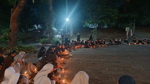 Ketika Jarak Tak Menghalangi Kepedulian: Aksi Solidaritas bagi Masyarakat Terdampak Bencana di Indonesia Digelar di Depan Kapel Bellarminus Universitas Sanata Dharma